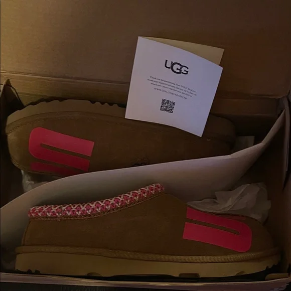 UGG Brown Slippers with Vibrant Pink Details - Picture 12 of 14